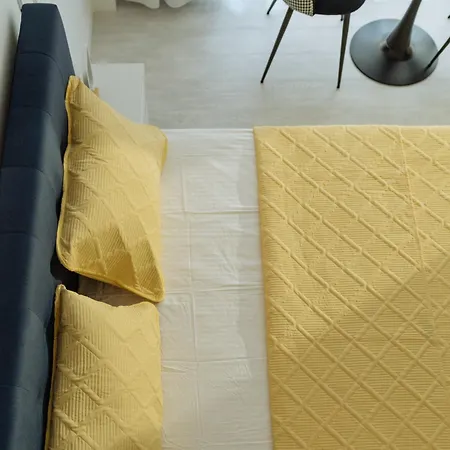 Yellow Charm Plaza Lujerului Appartement