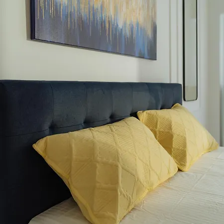 Yellow Charm Plaza Lujerului *