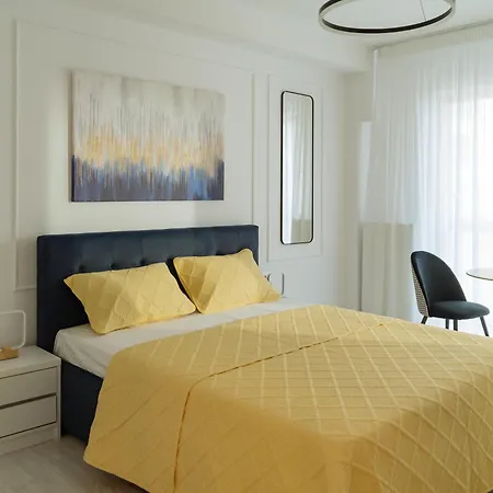 Yellow Charm Plaza Lujerului Bucarest