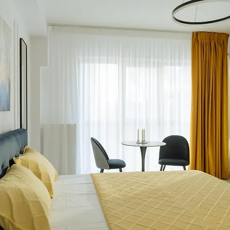 Yellow Charm Plaza Lujerului