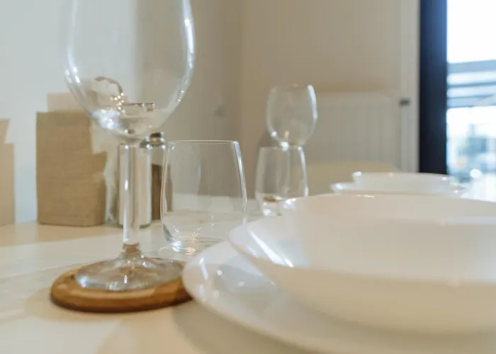 Yellow Charm Plaza Lujerului * Бухарест