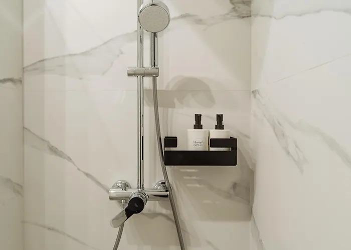 Yellow Charm Plaza Lujerului Апартаменти *