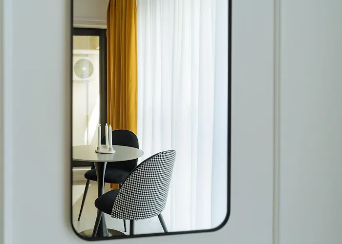 Апартаменти Yellow Charm Plaza Lujerului