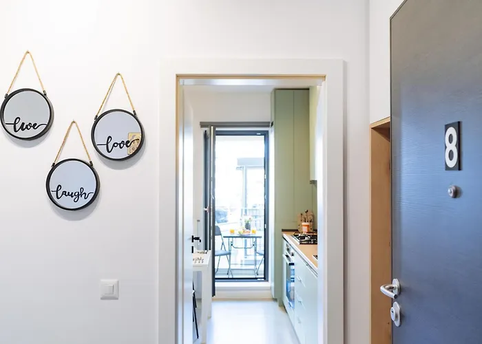 Yellow Charm Plaza Lujerului Апартаменти *