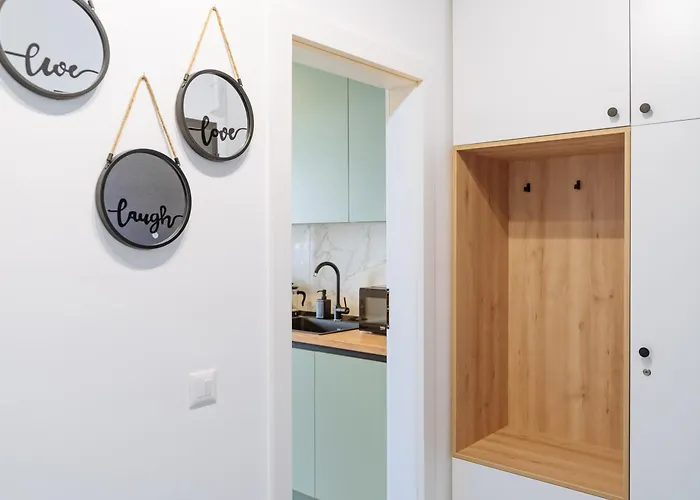 Yellow Charm Plaza Lujerului Бухарест