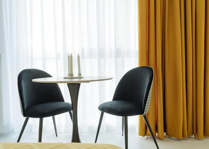 Yellow Charm Plaza Lujerului Апартаменти *