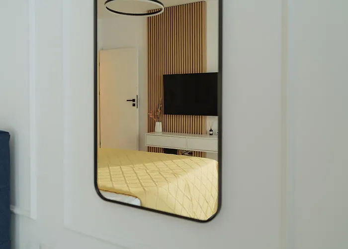 Yellow Charm Plaza Lujerului