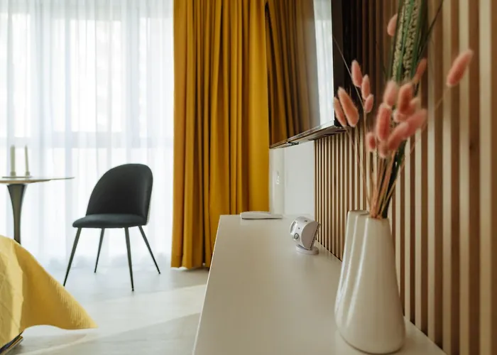 Апартаменти Yellow Charm Plaza Lujerului *