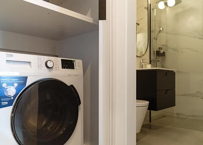 Yellow Charm Plaza Lujerului Апартаменти *