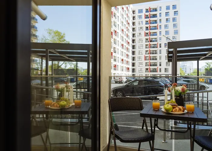 Apartment Yellow Charm Plaza Lujerului *