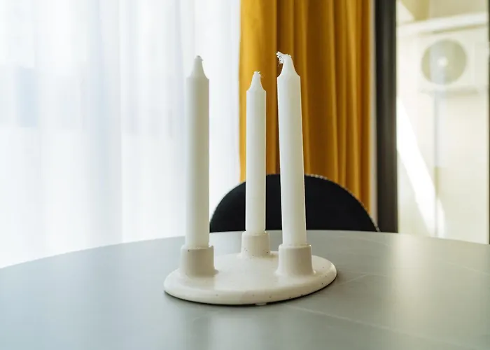 Yellow Charm Plaza Lujerului Апартаменти *