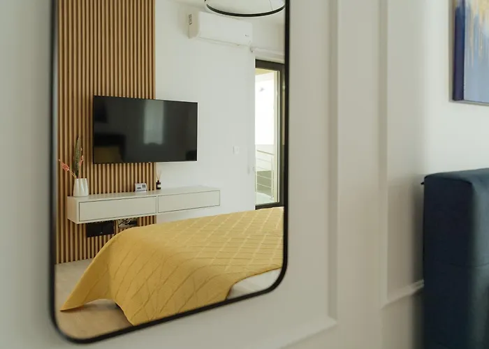 Yellow Charm Plaza Lujerului Апартаменти Бухарест