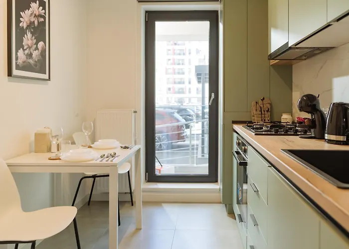 Yellow Charm Plaza Lujerului * Бухарест