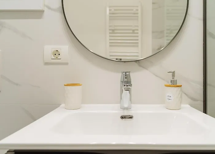 Апартаменти Yellow Charm Plaza Lujerului *