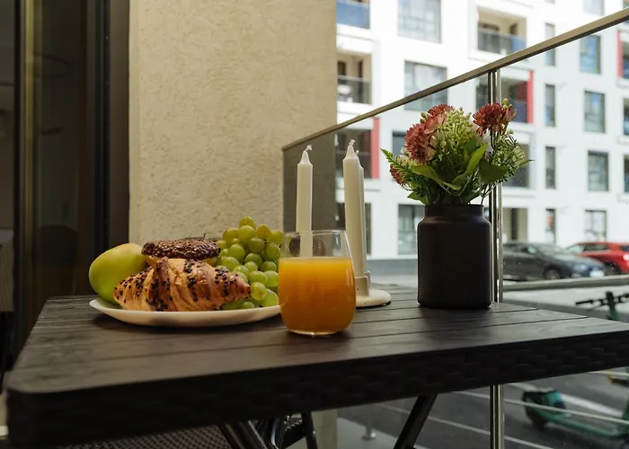 Yellow Charm Plaza Lujerului *