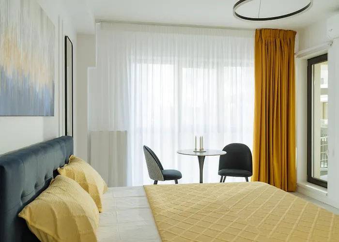 Yellow Charm Plaza Lujerului