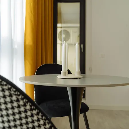 Yellow Charm Plaza Lujerului Apartamento