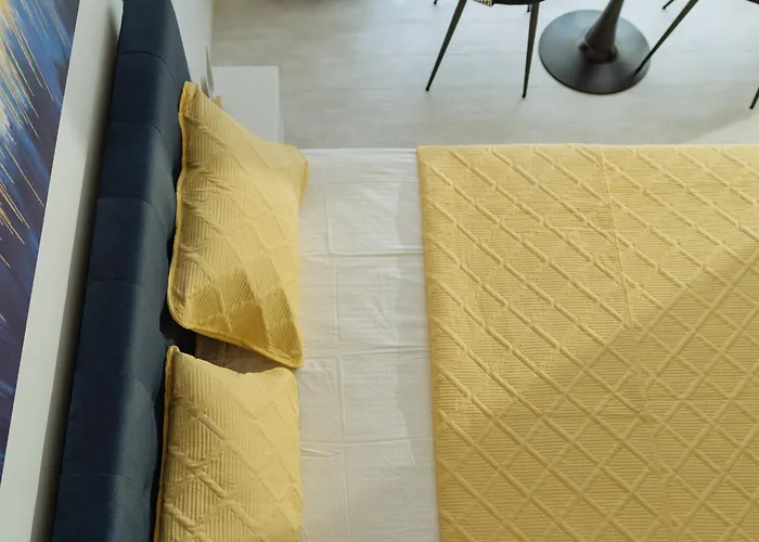 Yellow Charm Plaza Lujerului Апартаменты