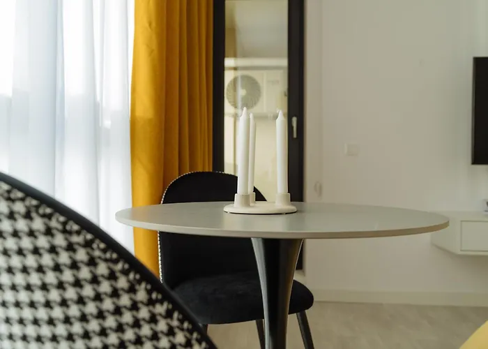 Yellow Charm Plaza Lujerului Апартаменты